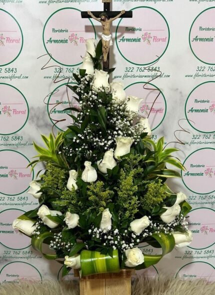 Caja con rosas, caja de flores, flores y licor, floristerias en bello, floristerias a domicilio en medellin, floristerias en bello, floristerias en belen, floristerias antioquia, floristeria copacabana, floristeria girardota, anchetas a domicilio, anchetas con dulces, anchetas con licor y dulces, ancheta con flores, anchetas con flores a domicilio, anchetas light, ramos para el dia de la madre, ramos para el dia del padre, ramos para el dia de los enamorados, regalo para enamorar, regalo de aniversario, ramo de flores de aniversario, ramillete de rosas, ramillete de girasoles, ramillete de lirios, lirios, rosas, girasoles, ramos funebres, floristeria funebre, ramos de condolencias, ramos de rosas y flores exoticasCaja con rosas, caja de flores, flores y licor, floristerias en bello, floristerias a domicilio en medellin, floristerias en bello, floristerias en belen, floristerias antioquia, floristeria copacabana, floristeria girardota, anchetas a domicilio, anchetas con dulces, anchetas con licor y dulces, ancheta con flores, anchetas con flores a domicilio, anchetas light, ramos para el dia de la madre, ramos para el dia del padre, ramos para el dia de los enamorados, regalo para enamorar, regalo de aniversario, ramo de flores de aniversario, ramillete de rosas, ramillete de girasoles, ramillete de lirios, lirios, rosas, girasoles, ramos funebres, floristeria funebre, ramos de condolencias, ramos de rosas y flores exoticas Piramide de rosas que forman una esacala que desciende desde su parte superior  las cuales envuelven un cristo. Mayor información acerca de este producto al (+57) 3227625843.