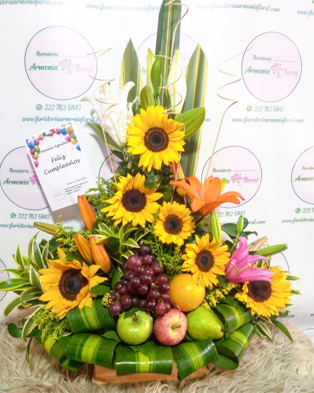 Caja con rosas, caja de flores, flores y licor, floristerias en bello, floristerias a domicilio en medellin, floristerias en bello, floristerias en belen, floristerias antioquia, floristeria copacabana, floristeria girardota, anchetas a domicilio, anchetas con dulces, anchetas con licor y dulces, ancheta con flores, anchetas con flores a domicilio, anchetas light, ramos para el dia de la madre, ramos para el dia del padre, ramos para el dia de los enamorados, regalo para enamorar, regalo de aniversario, ramo de flores de aniversario, ramillete de rosas, ramillete de girasoles, ramillete de lirios, lirios, rosas, girasoles, ramos funebres, floristeria funebre, ramos de condolencias, ramos de rosas y flores exoticas