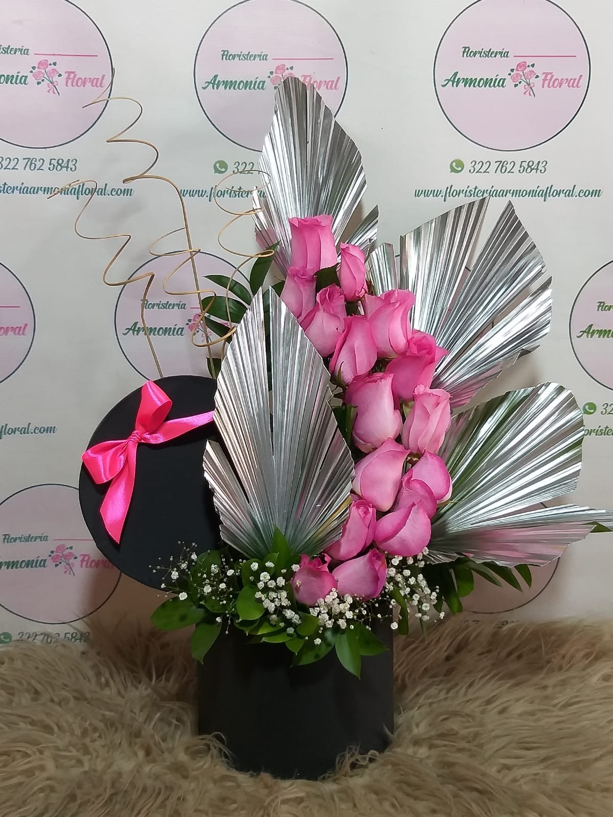 Caja con rosas, caja de flores, flores y licor, floristerias en bello, floristerias a domicilio en medellin, floristerias en bello, floristerias en belen, floristerias antioquia, floristeria copacabana, floristeria girardota, anchetas a domicilio, anchetas con dulces, anchetas con licor y dulces, ancheta con flores, anchetas con flores a domicilio, anchetas light, ramos para el dia de la madre, ramos para el dia del padre, ramos para el dia de los enamorados, regalo para enamorar, regalo de aniversario, ramo de flores de aniversario, ramillete de rosas, ramillete de girasoles, ramillete de lirios, lirios, rosas, girasoles, ramos funebres, floristeria funebre, ramos de condolencias, ramos de rosas y flores exoticas
