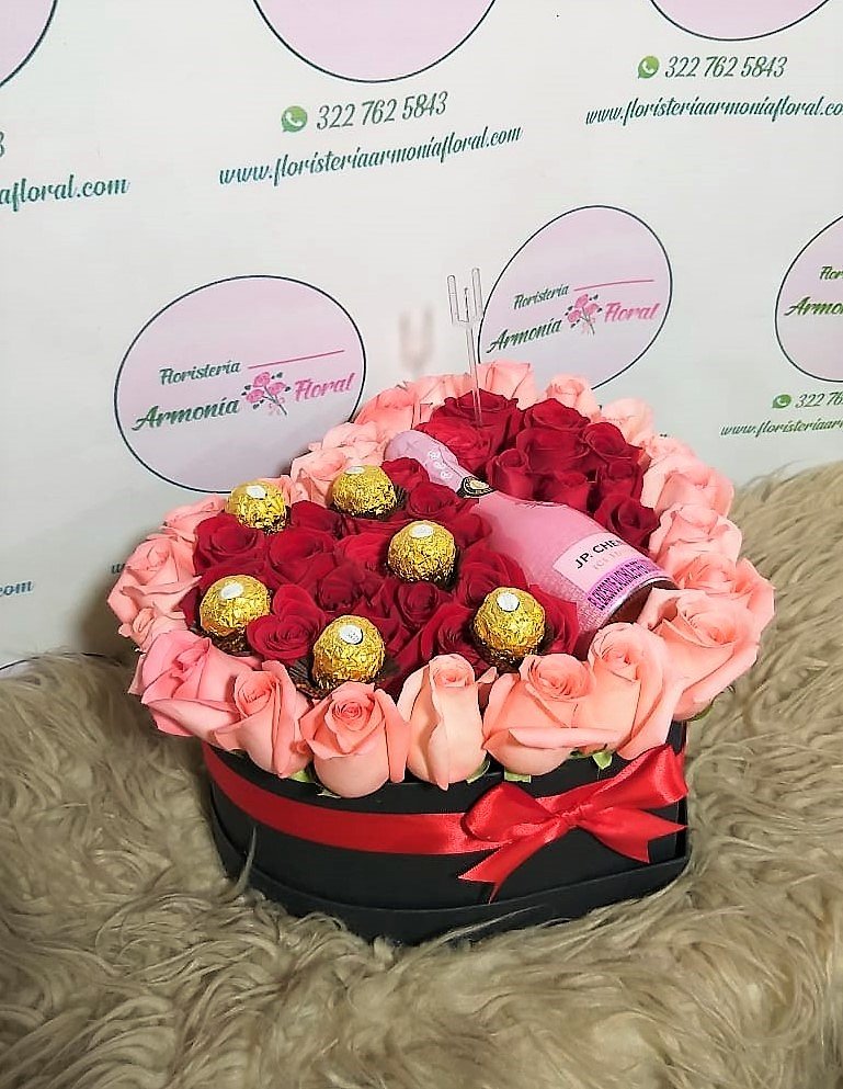 Caja con rosas, caja de flores, flores y licor, floristerias en bello, floristerias a domicilio en medellin, floristerias en bello, floristerias en belen, floristerias antioquia, floristeria copacabana, floristeria girardota, anchetas a domicilio, anchetas con dulces, anchetas con licor y dulces, ancheta con flores, anchetas con flores a domicilio, anchetas light, ramos para el dia de la madre, ramos para el dia del padre, ramos para el dia de los enamorados, regalo para enamorar, regalo de aniversario, ramo de flores de aniversario, ramillete de rosas, ramillete de girasoles, ramillete de lirios, lirios, rosas, girasoles, ramos funebres, floristeria funebre, ramos de condolencias, ramos de rosas y flores exoticas