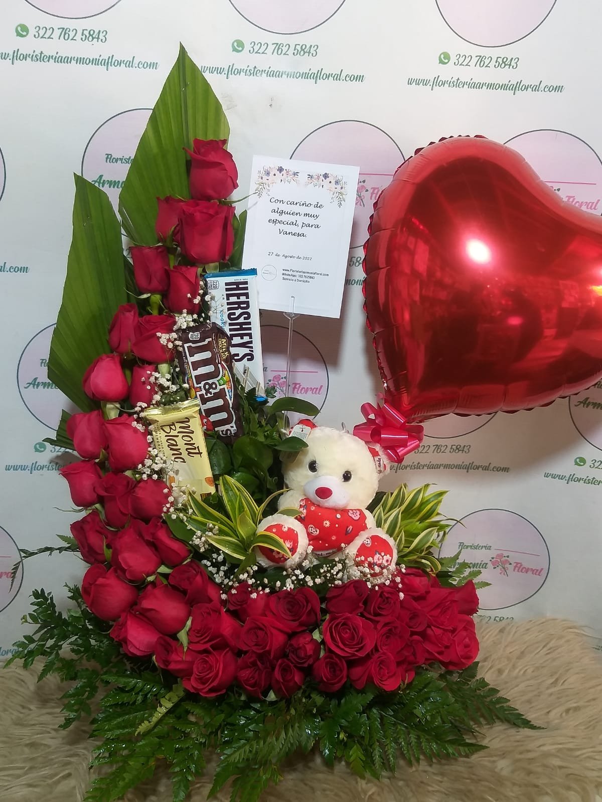 Caja con rosas, caja de flores, flores y licor, floristerias en bello, floristerias a domicilio en medellin, floristerias en bello, floristerias en belen, floristerias antioquia, floristeria copacabana, floristeria girardota, anchetas a domicilio, anchetas con dulces, anchetas con licor y dulces, ancheta con flores, anchetas con flores a domicilio, anchetas light, ramos para el dia de la madre, ramos para el dia del padre, ramos para el dia de los enamorados, regalo para enamorar, regalo de aniversario, ramo de flores de aniversario, ramillete de rosas, ramillete de girasoles, ramillete de lirios, lirios, rosas, girasoles, ramos funebres, floristeria funebre, ramos de condolencias, ramos de rosas y flores exoticas