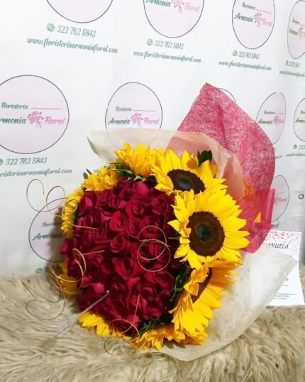 Caja con rosas, caja de flores, flores y licor, floristerias en bello, floristerias a domicilio en medellin, floristerias en bello, floristerias en belen, floristerias antioquia, floristeria copacabana, floristeria girardota, anchetas a domicilio, anchetas con dulces, anchetas con licor y dulces, ancheta con flores, anchetas con flores a domicilio, anchetas light, ramos para el dia de la madre, ramos para el dia del padre, ramos para el dia de los enamorados, regalo para enamorar, regalo de aniversario, ramo de flores de aniversario, ramillete de rosas, ramillete de girasoles, ramillete de lirios, lirios, rosas, girasoles, ramos funebres, floristeria funebre, ramos de condolencias, ramos de rosas y flores exoticas