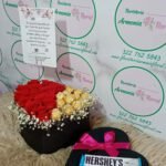Caja con rosas, caja de flores, flores y licor, floristerias en bello, floristerias a domicilio en medellin, floristerias en bello, floristerias en belen, floristerias antioquia, floristeria copacabana, floristeria girardota, anchetas a domicilio, anchetas con dulces, anchetas con licor y dulces, ancheta con flores, anchetas con flores a domicilio, anchetas light, ramos para el dia de la madre, ramos para el dia del padre, ramos para el dia de los enamorados, regalo para enamorar, regalo de aniversario, ramo de flores de aniversario, ramillete de rosas, ramillete de girasoles, ramillete de lirios, lirios, rosas, girasoles, ramos funebres, floristeria funebre, ramos de condolencias, ramos de rosas y flores exoticas