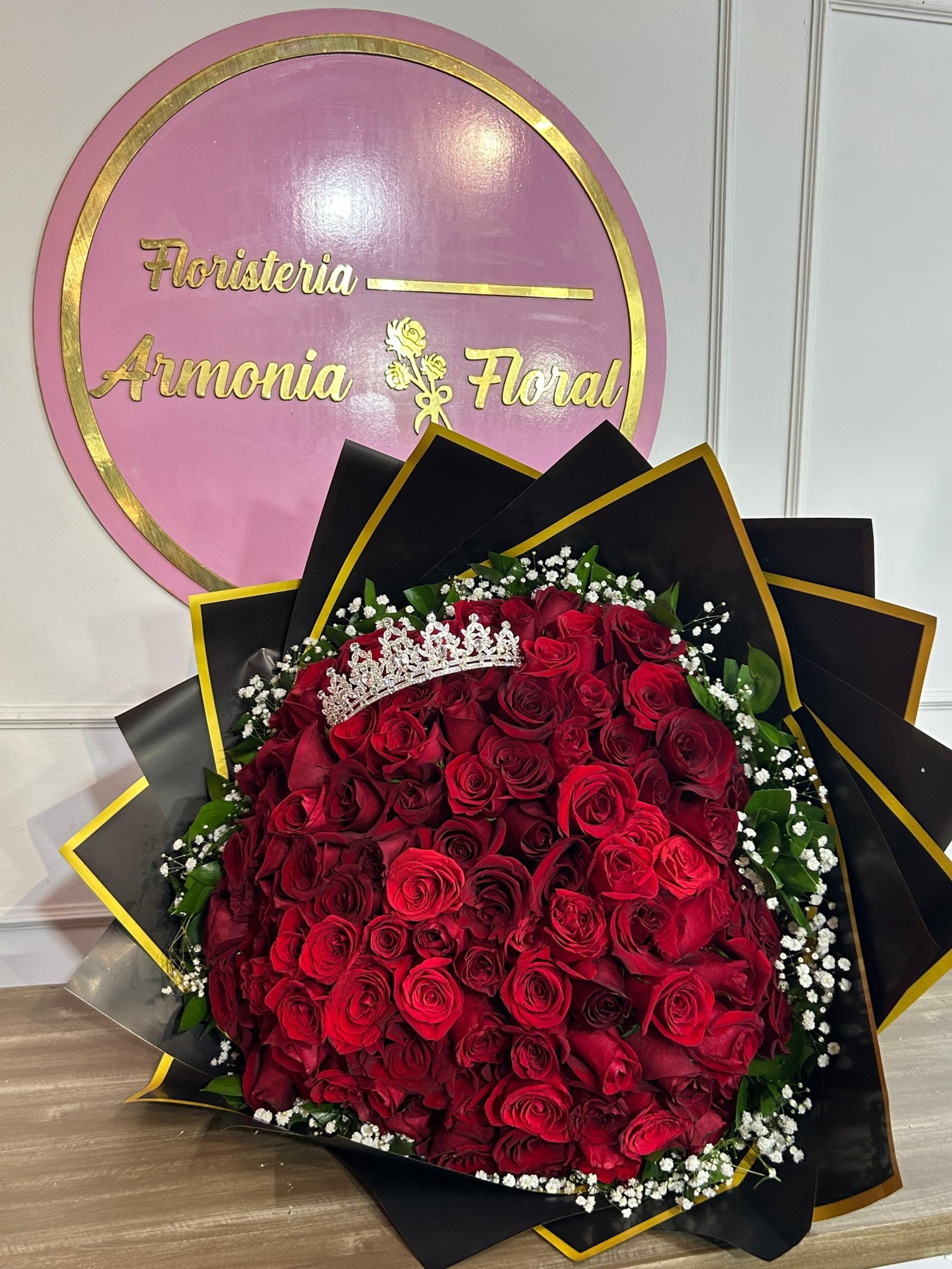 Floristerias en niquia Ramo de rosas con 50 rosas, y toques de follajes amarillos y verdes Puedes acompañarlo con, Botella de vino, chocolates finos, peluche, globos o bombas con helio. Comunicate con nosotros al  3227625843 Antes de efectuar algún pago por cualquiera de la plataformas, consulta disponibilidad del producto y envio. De esta forma evitar inconvenientes, muchas gracias. Bello Antioquia Floristerias en niquiaRamo de rosas con 50 rosas, y toques de follajes amarillos y verdes Puedes acompañarlo con, Botella de vino, chocolates finos, peluche, globos o bombas con helio. Comunicate con nosotros al  3227625843 Antes de efectuar algún pago por cualquiera de la plataformas, consulta disponibilidad del producto y envio. De esta forma evitar inconvenientes, muchas gracias. Bello Antioquia Floristerias en niquia